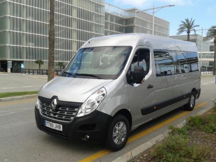 Renault_Master_minibus_Barcelona_Airport_1